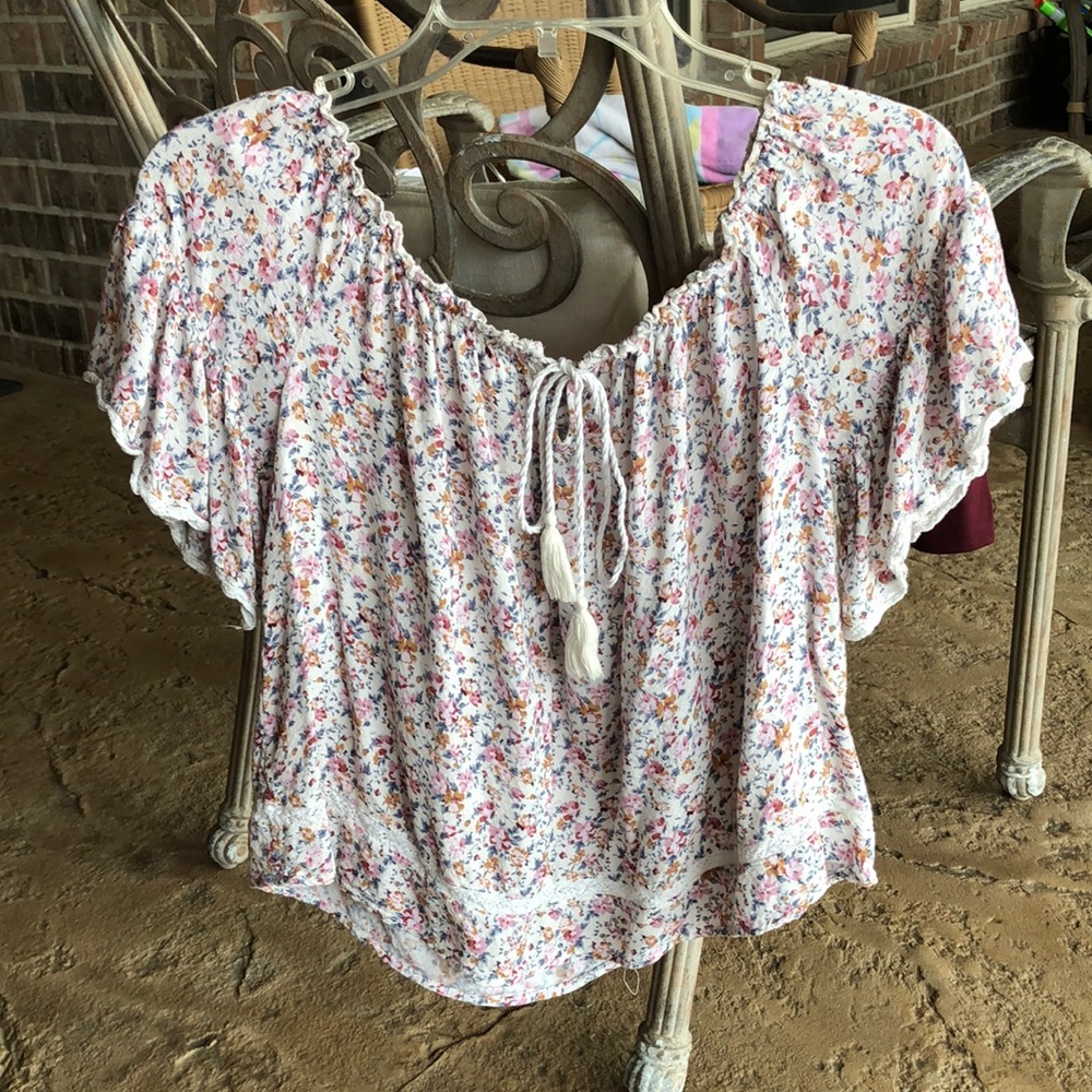 American Eagle Off-the-shoulder Floral Blouse